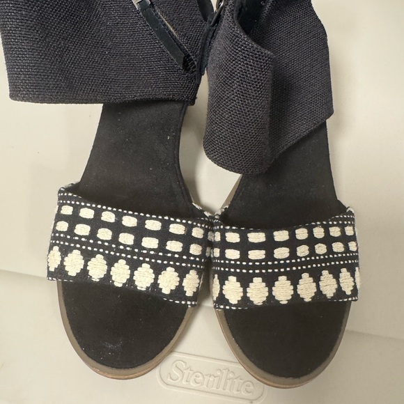 Toms Shoes - Toms Black and Cream Patterned Majorca Sandals